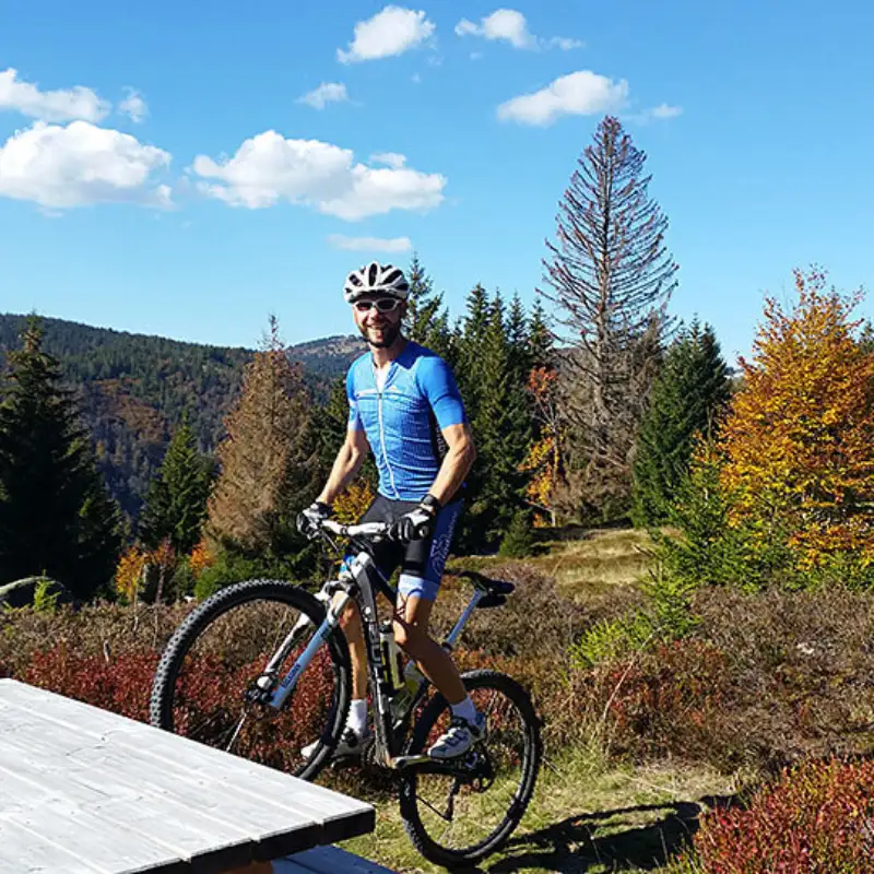 Fahrradheld Björn Stapelfeldt auf der Bank Fahrradheld Björn Stapelfeldt auf der Bank